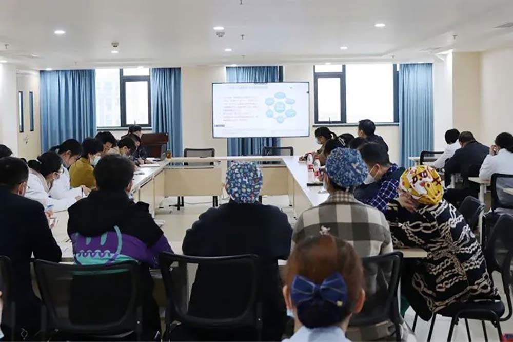成都顾连天辰老年病院：吞咽困难老人如何科学进食？一位家属的真实经历与专业解答